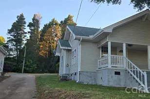 227 W B St, Newton, NC 28658 - Photo 2
