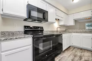 703 Heritage Pkwy, Fort Mill, SC 29715 - Photo 2
