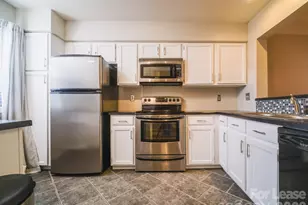 6124 Heath Ridge Ct, Charlotte, NC 28210 - Photo 2