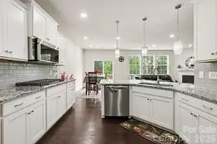 1031 Lookout Shls Dr, Fort Mill, SC 29715 - Photo 10