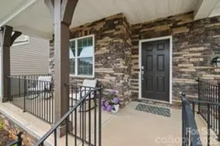 1031 Lookout Shls Dr, Fort Mill, SC 29715 - Photo 4