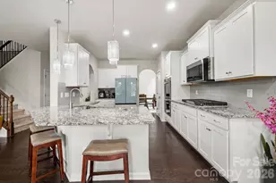 1031 Lookout Shls Dr, Fort Mill, SC 29715 - Photo 10