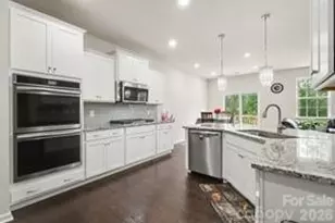 1031 Lookout Shls Dr, Fort Mill, SC 29715 - Photo 6
