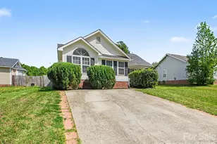 3744 Capps Hill Dr, Charlotte, NC 28216 - Photo 2