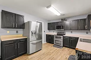 9423 Swallowtail Ln, Charlotte, NC 28269 - Photo 8