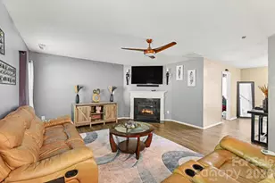 9423 Swallowtail Ln, Charlotte, NC 28269 - Photo 4