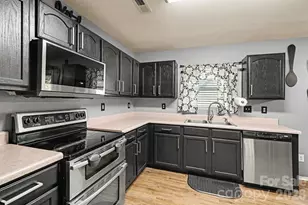 9423 Swallowtail Ln, Charlotte, NC 28269 - Photo 10