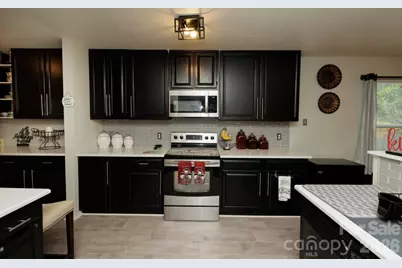 6135 Blue Ash Lane, Charlotte, NC 28215 - Photo 2