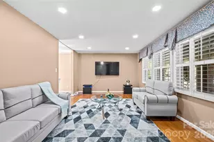 7037 Crossridge Rd, Charlotte, NC 28214 - Photo 4