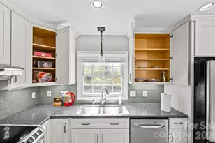 7037 Crossridge Rd, Charlotte, NC 28214 - Photo 12