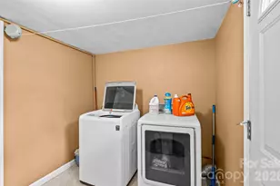 7037 Crossridge Rd, Charlotte, NC 28214 - Photo 30