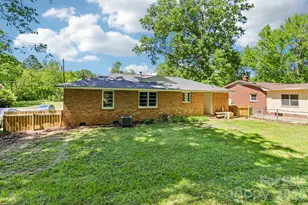5320 Dolphin Ln, Charlotte, NC 28215 - Photo 32