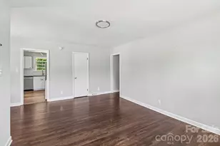 5320 Dolphin Ln, Charlotte, NC 28215 - Photo 4