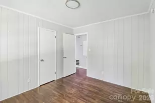 5320 Dolphin Ln, Charlotte, NC 28215 - Photo 16