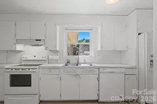 1480 21st St NE, Hickory, NC 28601 - Photo 10