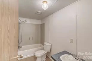 10 Lands End Dr, Candler, NC 28715 - Photo 16