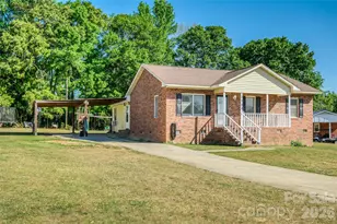 1704 Williams Cir, Lancaster, SC 29720 - Photo 2