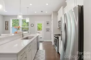 2038 Suttonview Rd, Fort Mill, SC 29708 - Photo 10