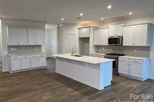 12109 Bradshaw Ct, Charlotte, NC 28278 - Photo 2