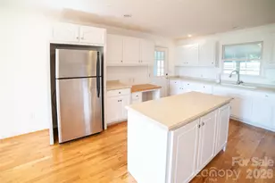 1421 Windsor St NE, Lenoir, NC 28645 - Photo 10