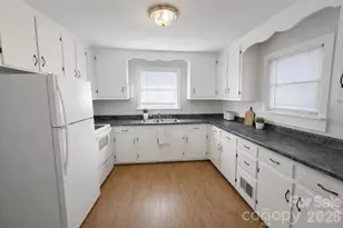 911 Hickory Grove Rd, Gastonia, NC 28056 - Photo 2