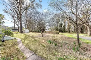 5711 Oak Dr, Charlotte, NC 28216 - Photo 20