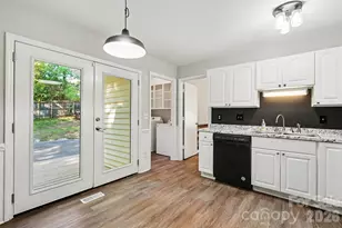 8100 Barncliff Rd, Charlotte, NC 28227 - Photo 14