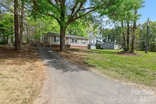 114 State St, Lincolnton, NC 28092 - Photo 2