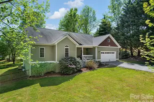 37 Crimson Ln, Hendersonville, NC 28792 - Photo 2