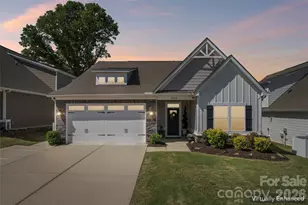 5042 Summer Surprise Ln, Charlotte, NC 28215 - Photo 2
