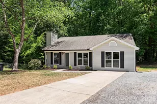5801 Rocky Mt Ct, Charlotte, NC 28214 - Photo 2