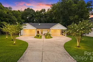 4515 Lindsay Ln, Matthews, NC 28105 - Photo 1