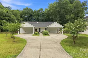 4515 Lindsay Ln, Matthews, NC 28105 - Photo 2