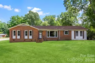 8315 Westbourne Dr, Charlotte, NC 28216 - Photo 2