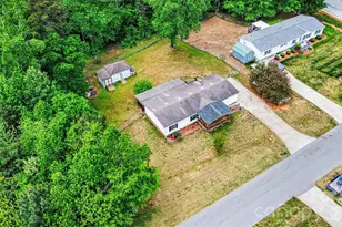 2009 Rocky Creek Ln, Dallas, NC 28034 - Photo 32
