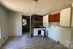 2112 Harpertown Cir, Lenoir, NC 28645 - Photo 6