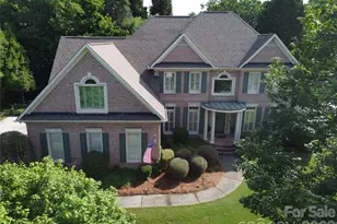 6232 Woodleigh Oaks Dr, Charlotte, NC 28226 - Photo 2