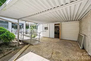 955 Hickory Nut St, Charlotte, NC 28205 - Photo 24