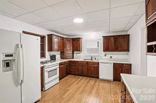 955 Hickory Nut St, Charlotte, NC 28205 - Photo 10