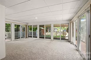 955 Hickory Nut St, Charlotte, NC 28205 - Photo 18