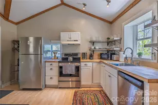 18 Hopedale Cir, Asheville, NC 28806 - Photo 4