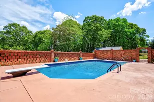 176 Knollwood Dr, Forest City, NC 28043 - Photo 32