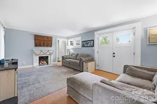 305 W 9th St, Newton, NC 28658 - Photo 6