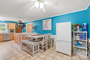 305 W 9th St, Newton, NC 28658 - Photo 14