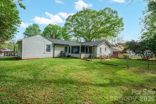 305 W 9th St, Newton, NC 28658 - Photo 36