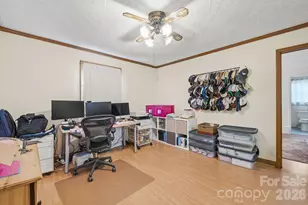 305 W 9th St, Newton, NC 28658 - Photo 18