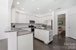 1819 Fleetwood Dr, Charlotte, NC 28208 - Photo 8