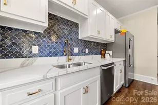 153 Perrin Pl, Charlotte, NC 28207 - Photo 6