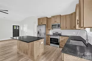 906 4th St NE, Conover, NC 28613 - Photo 10