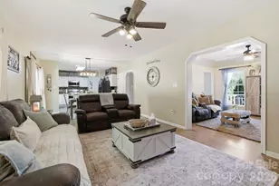 10 Country Rd, Hendersonville, NC 28791 - Photo 2
